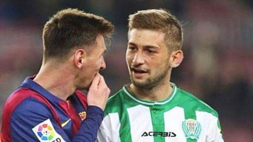 Fede Cartabia habla con su compatriota Leo Messi.