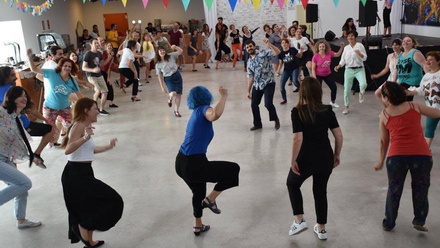 Aprendiendo a bailar en La Cochera Cabaret