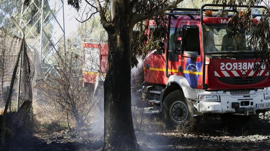 Perimetrado y sin llamas el incendio de Arroyo de San Serván