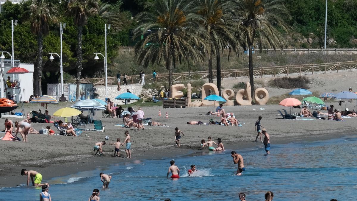 La playa de El Dedo, en Málaga capital, mantiene su bandera azul.