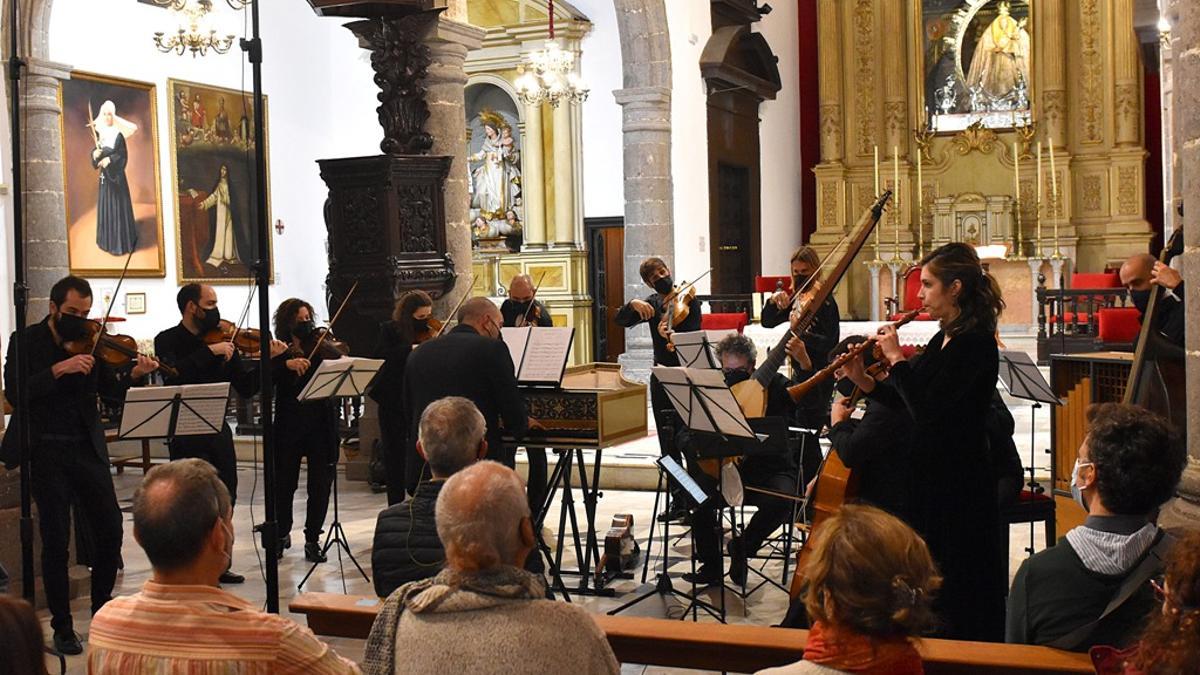 El conjunto musical durante un concierto en la Parroquia Santa María de Guía, en Gran Canaria.