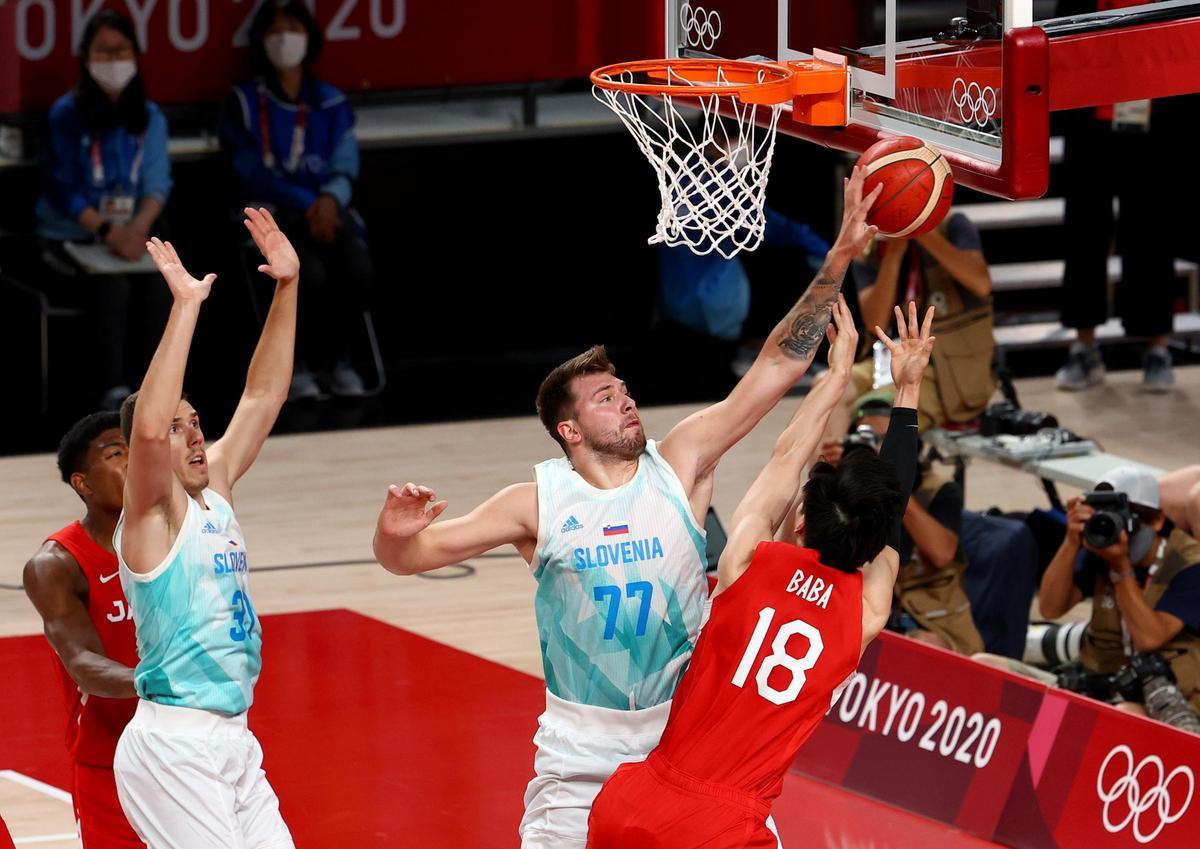 Doncic suma ante Japón suma 25 puntos, 7 rebotes y 7 asistencias.