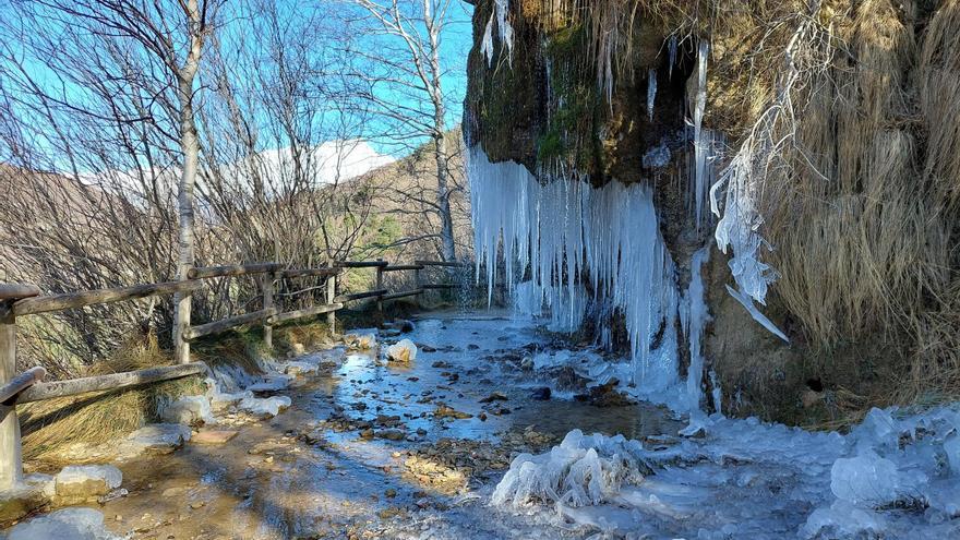 En imágenes | El frío deja una espectacular postal en el Pirineo oscense