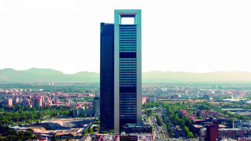 La Torre Cepsa, en Madrid, fue la última gran inversión inmobiliaria de Amancio Ortega en suelo español.  | // L. O.