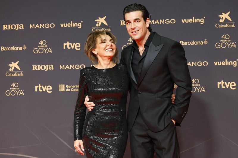 Mario Casas con su madre, Heidi Sierra