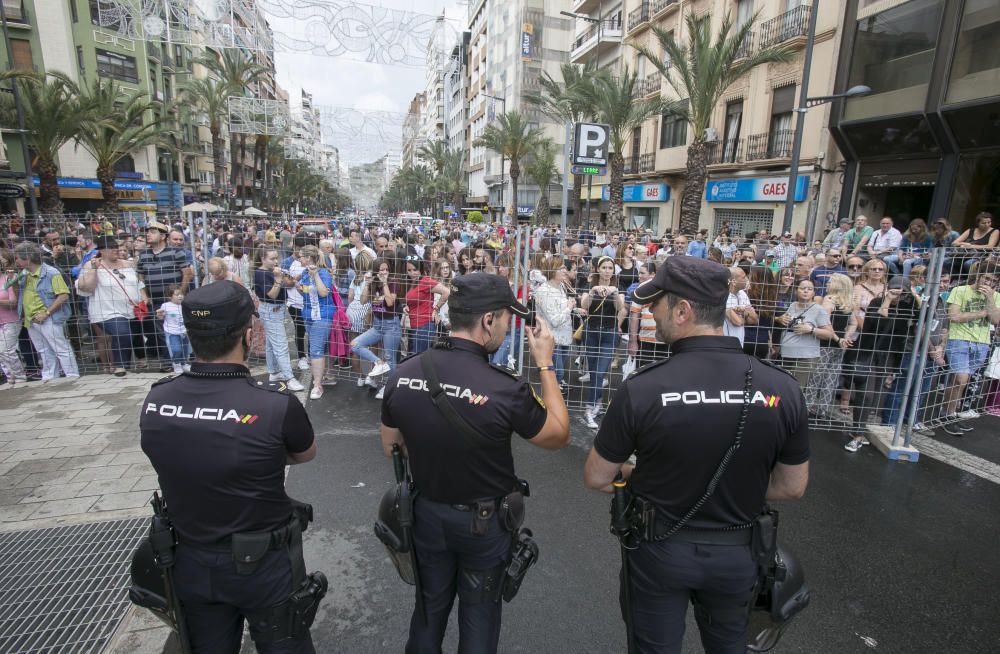 Primera mascletá de las Hogueras del 90 aniversario.