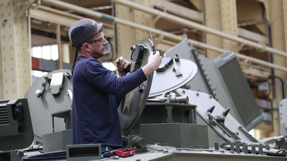 Fabricación del blindado 8x8 Dragón del Ejército en Trubia (Asturias).