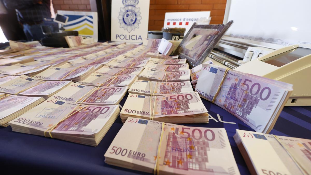 Los billetes falsos de 500 euros intervenidos a la red dirigida presuntamente por un detenido en Altea.