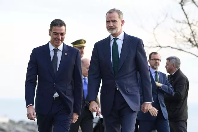 El "alineamiento" del Rey con Sánchez en los actos por la muerte de Franco no frena el rechazo del PP