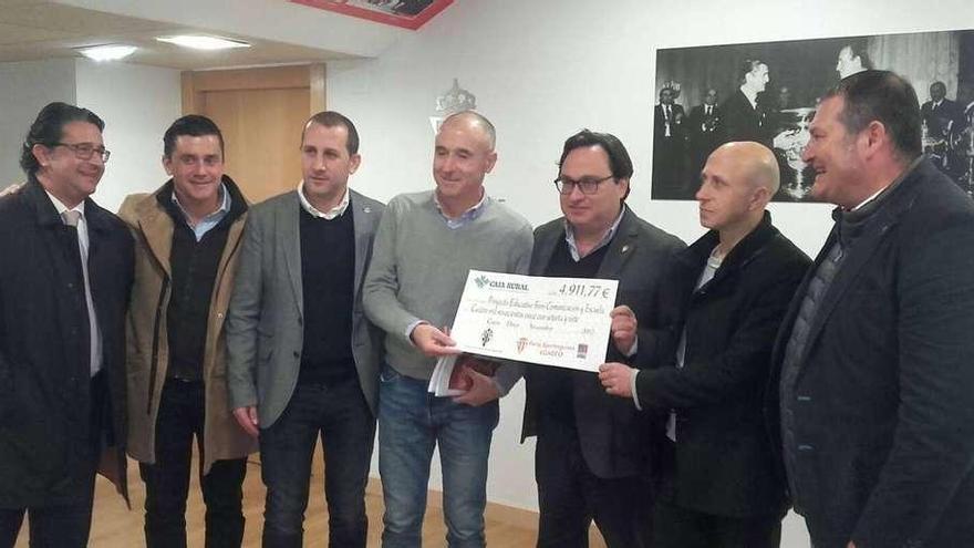 El Sporting y sus peñas donan 4.911 euros al proyecto