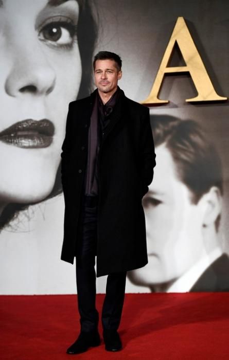 Pitt posa en el estreno de 'Allied' en Londres