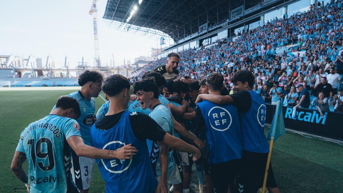 La celebración del ascendido Celta Fortuna.