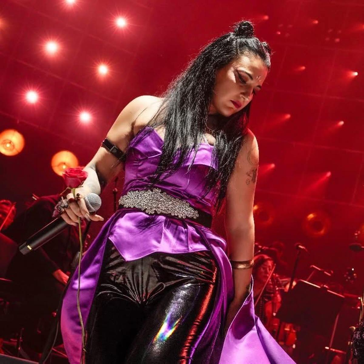 La cantante ilicitana Rosalía Sairem en una imagen promocional de la orquesta Therion