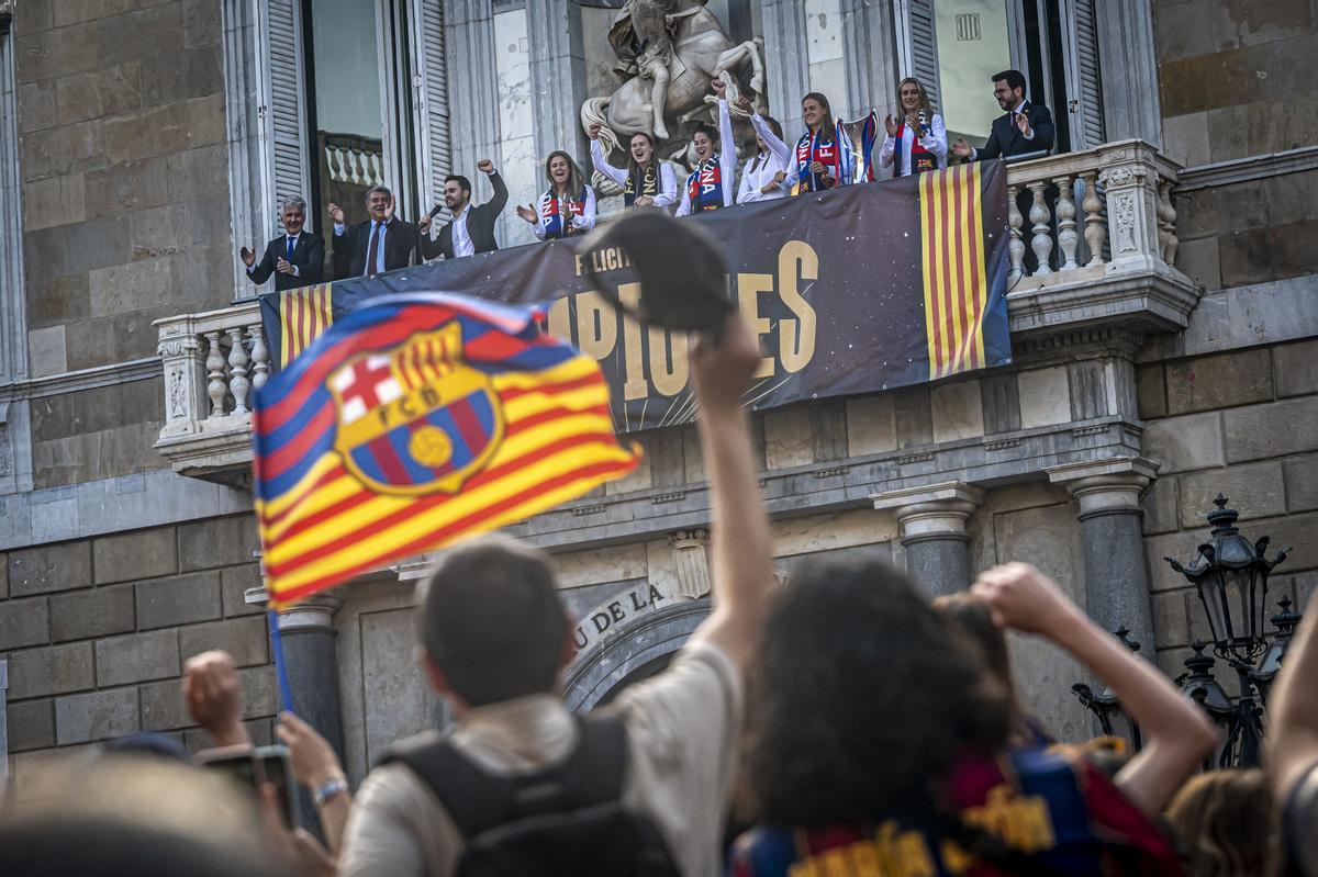 El Barça femenino celebra su Champions en la plaça Sant Jaume