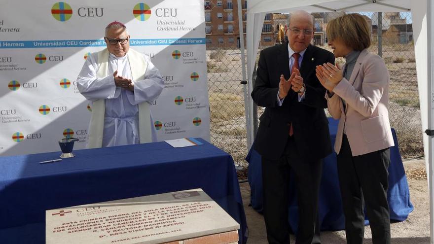 Colocan la primera piedra del nuevo campus del CEU-UCH de Alfara