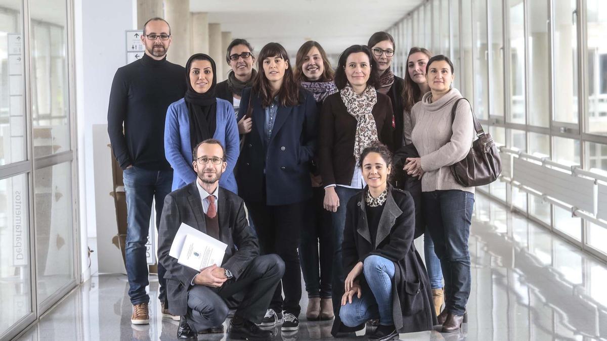 Diciembre de 2014: algunos miembros del SiDOR posan en la Facultad de Económicas de Vigo con motivo de la defensa de una tesis doctoral dirigida desde el grupo