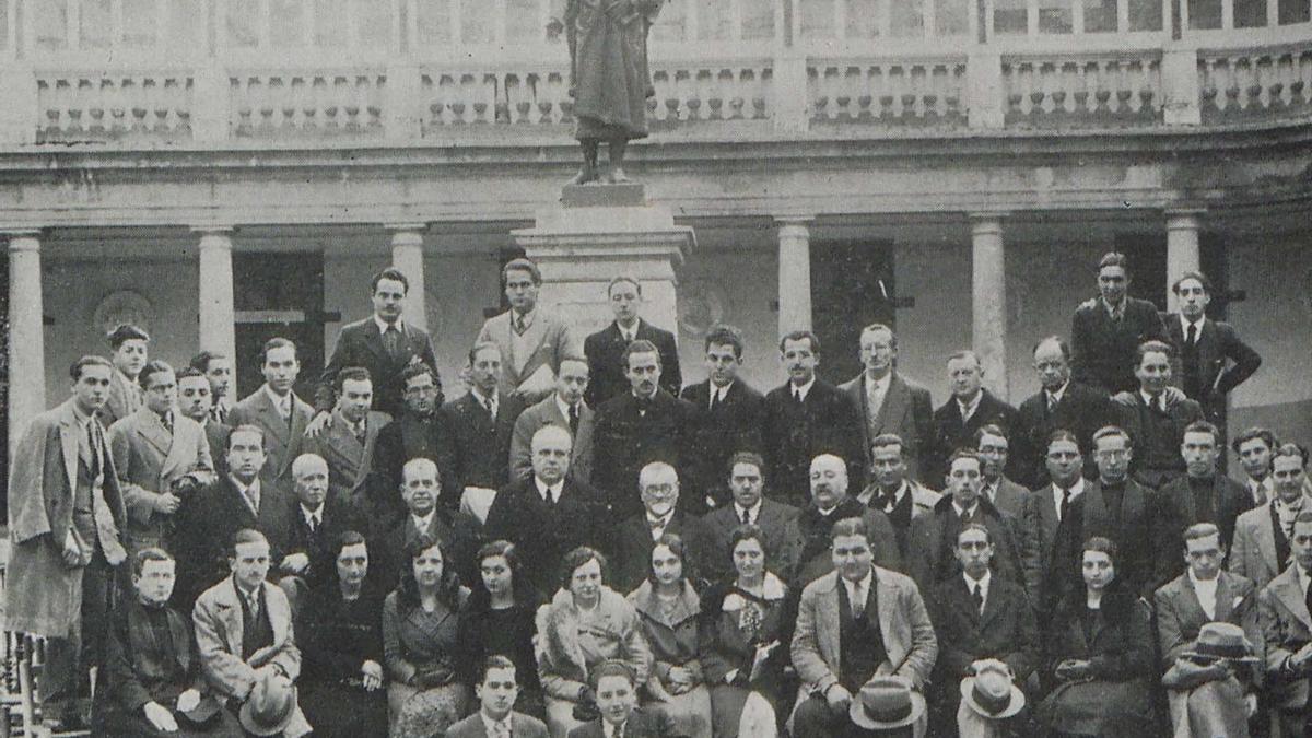 Eugeni d'Ors al claustre de la Universitat de València (1932)