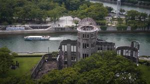 Vista de la Cúpula de la Bomba Atómica, en el parque del Memorial de la Paz de Hiroshima, este jueves.