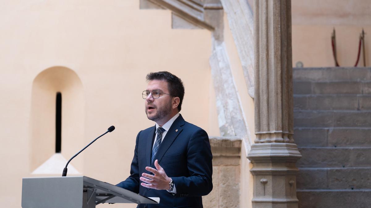 El presidente de la Generalitat de Catalunya, Pere Aragonès, durante una rueda de prensa tras el Consell Executiu semanal del Govern, a 2 de abril de 2024, en Barcelona, Catalunya (España). Aragonès ha propuesto el artículo 92 de la Constitución española