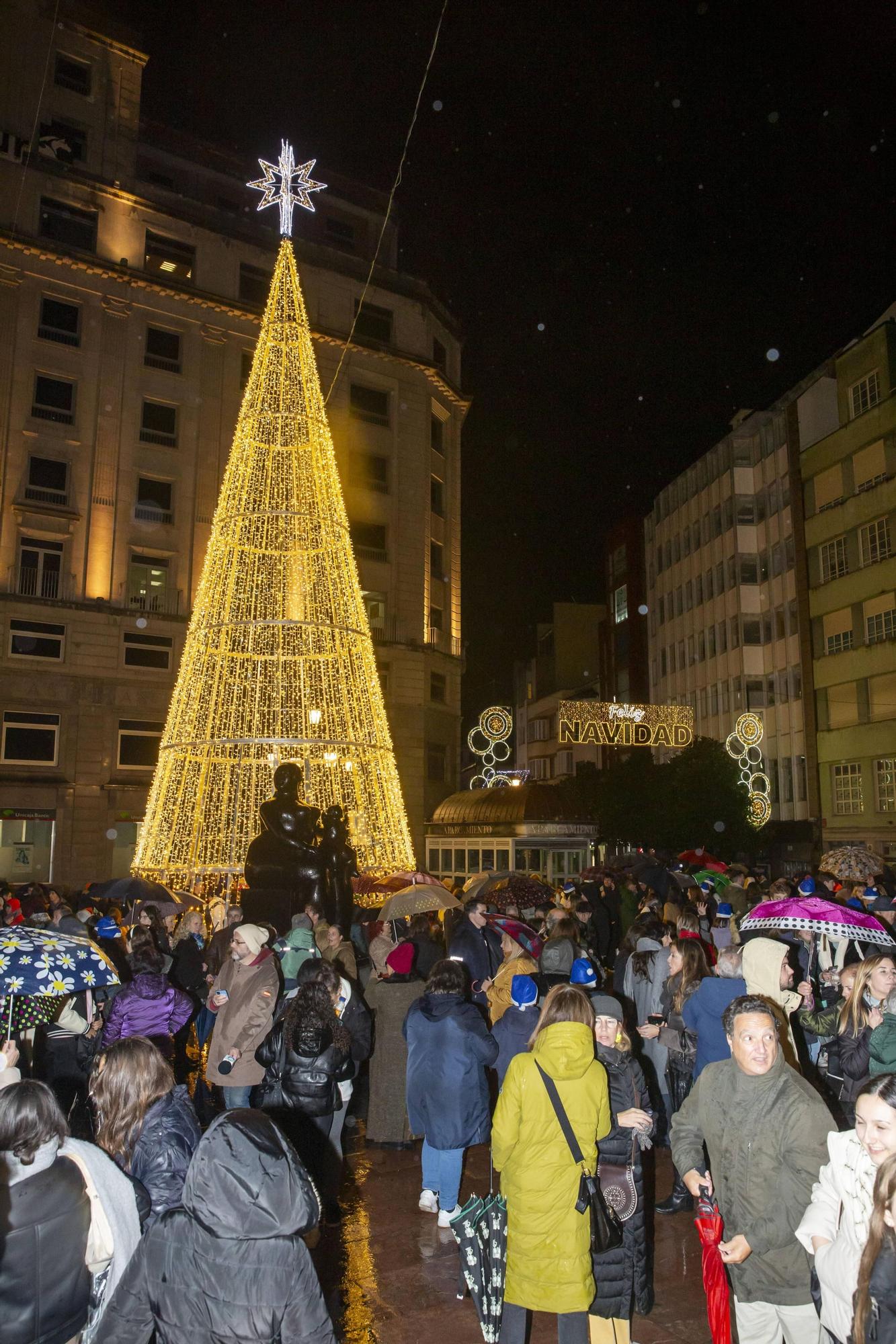 EN IMÁGENES: Así fue el encendido de la iluminación navideña en Oviedo