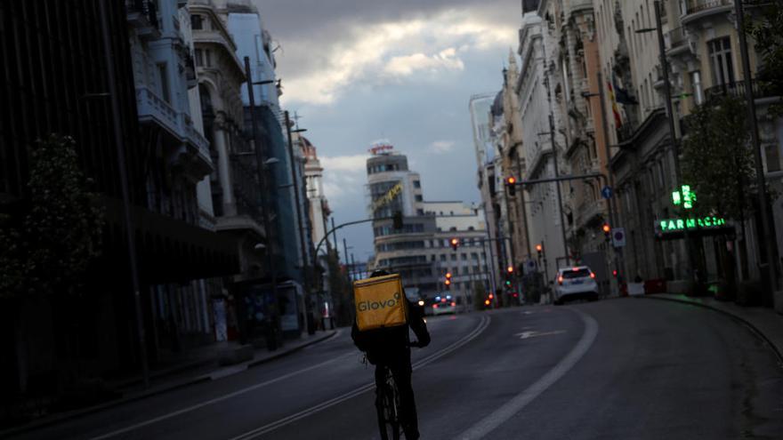 Un repartidor de Glovo a Madrid, foto d&#039;arxiu