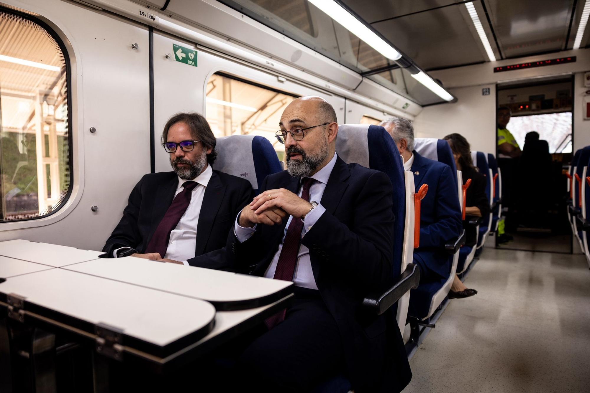 En imágenes | Así ha sido el viaje inaugural del Canfranero en su vuelta a la actividad tras las obras de remodelación de la línea