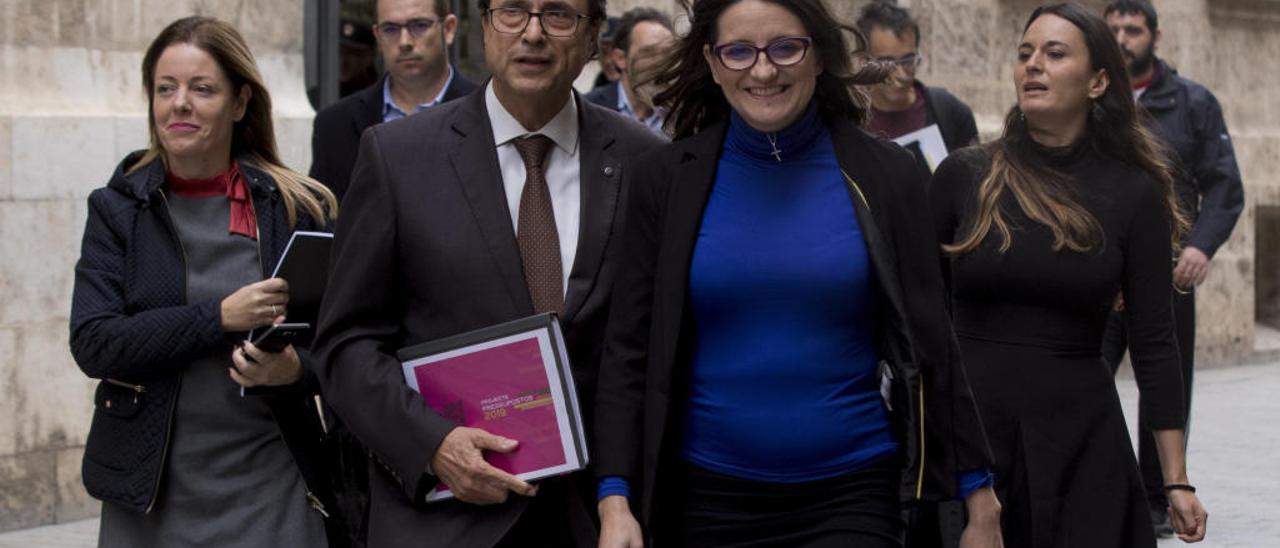 El conseller Soler y la vicepresidenta Oltra, tras aprobarse el proyecto de presupuestos de 2019.