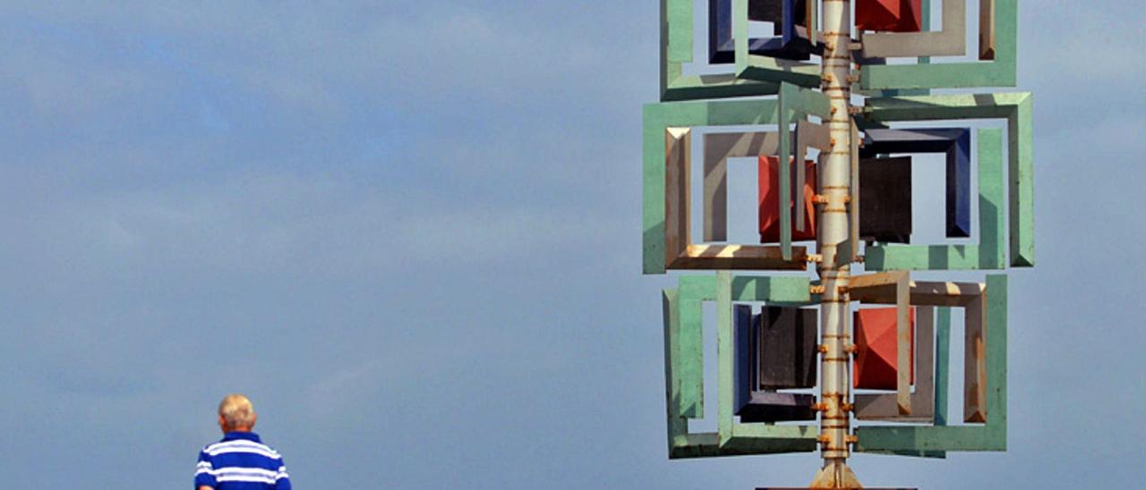 El Juguete del Viento de César Manrique en La Puntilla. | | MI PLAYA DE LAS CANTERAS