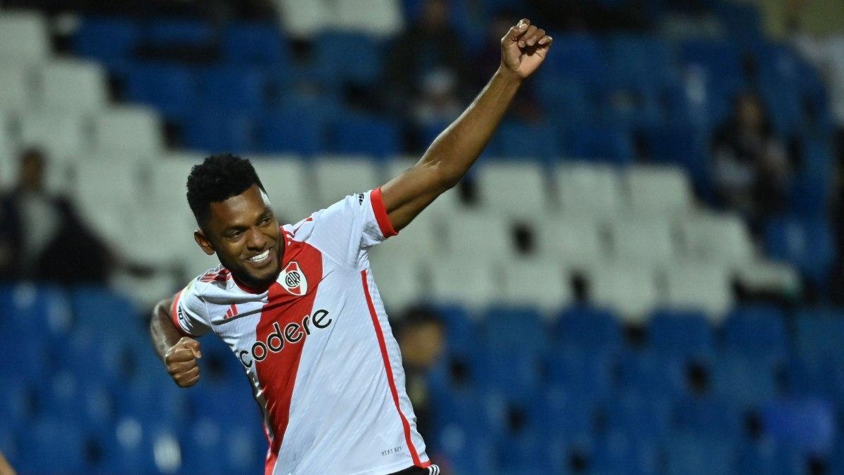 Miguel Borja celebra su octavo tanto seguido en el River Plate