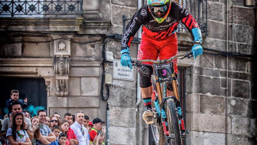 Édgar Carballo da un recital en el Casco Vello