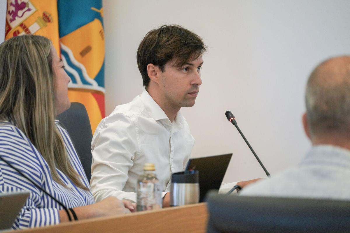 Hugo Martínez durante una de sus intervenciones en el pleno del Consell de Formentera