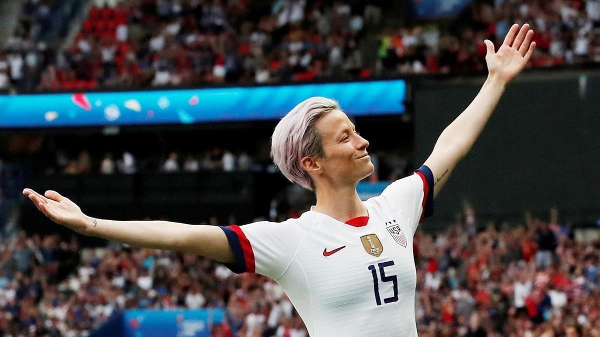 Megan Rapinoe celebra el primero de sus dos goles a Francia en el Parque de los Príncipes.