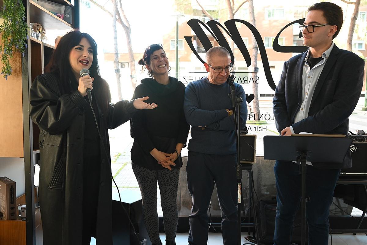 Amalia Toboso, en la presentación del proyecto, junto a sus compañeros, también promotores de la iniciativa, y al presentador del acto.