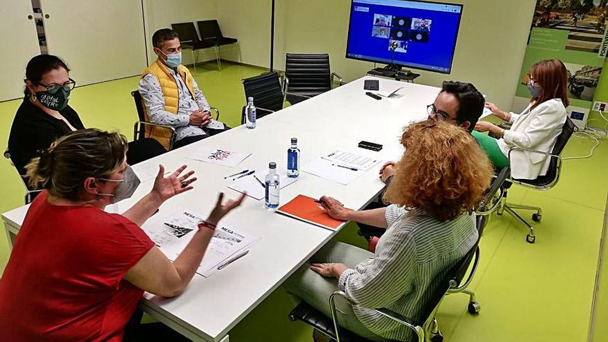 La reunión se celebró de forma presencial y ‘online’.   | // FDV