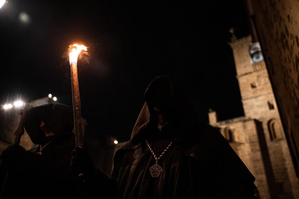 El Cristo Negro: la procesión cacereña que sale a medianoche y que atrae a miles de personas cada Miércoles Santo