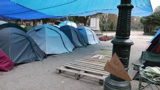 La acampada por el derecho a la vivienda en Vigo responde a los ataques nocturnos: "No vamos a participar en las provocaciones"