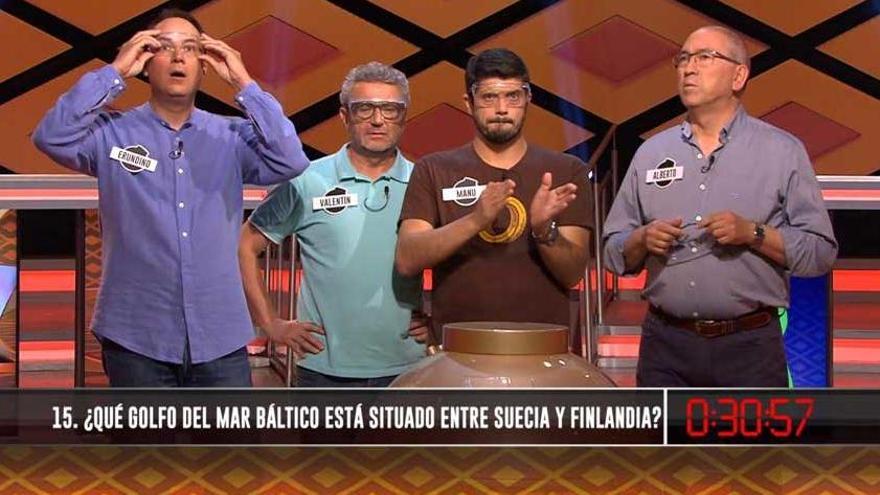 &#039;Los Lobos&#039; durante la última pregunta del concurso.