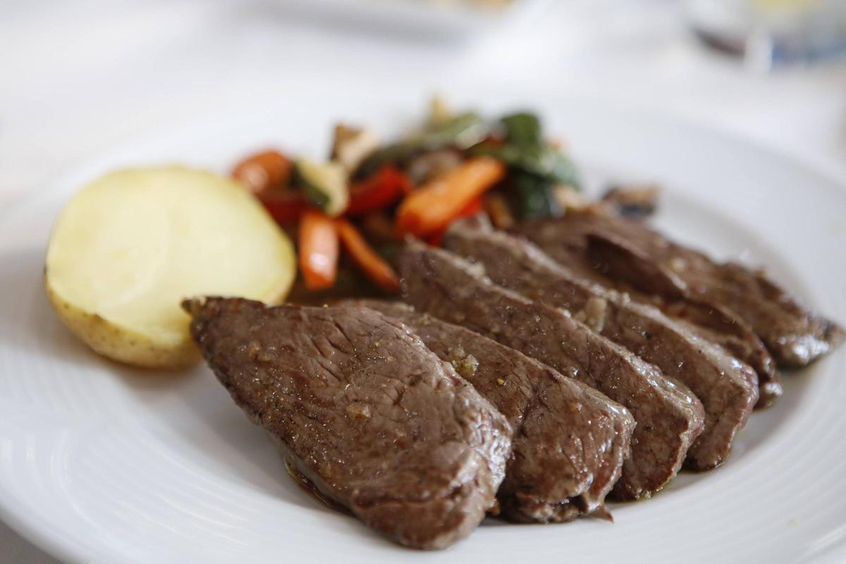 Sieht aus wie Rind, ist aber Strauß.