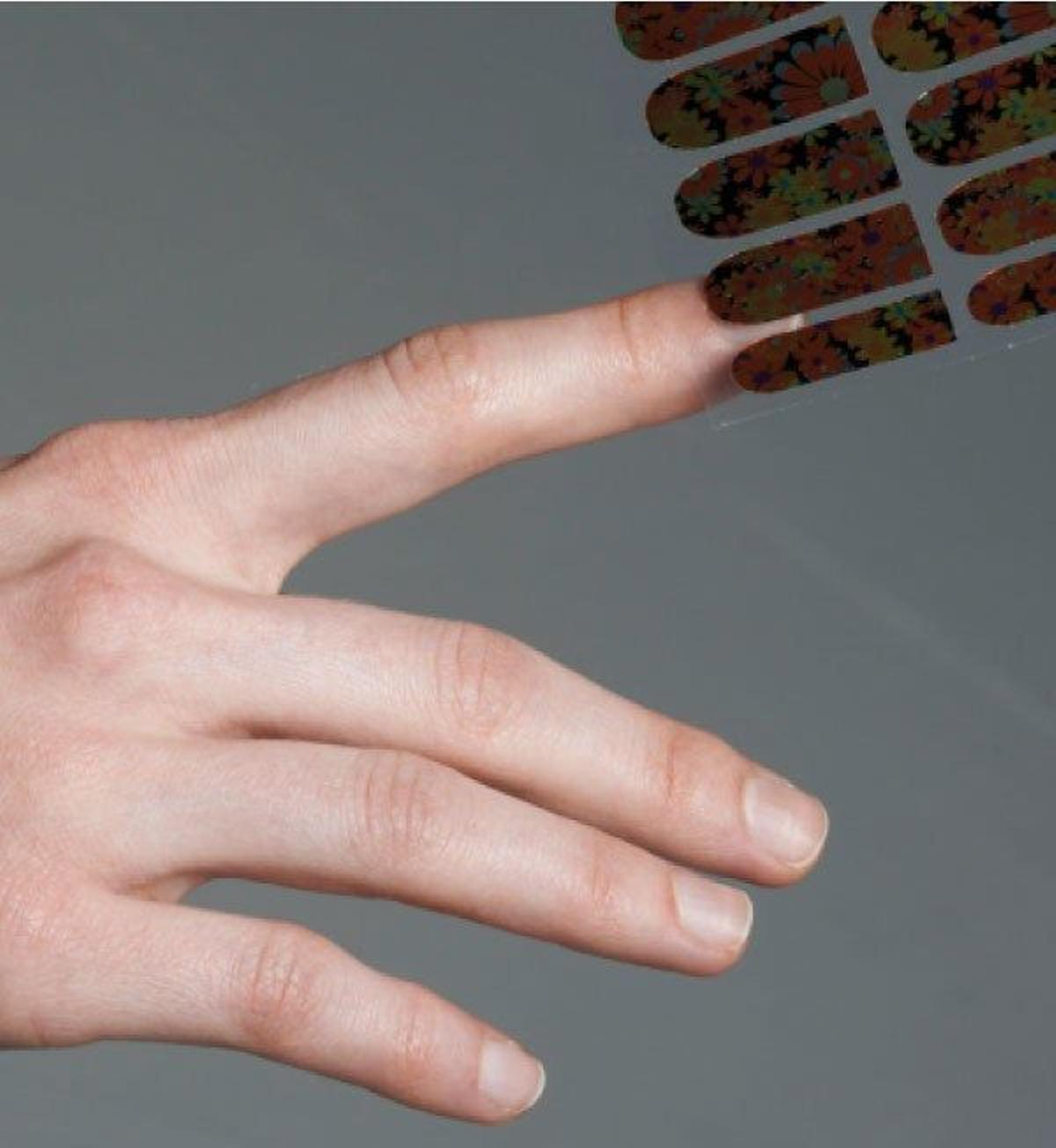 Uñas de pegatina nail art