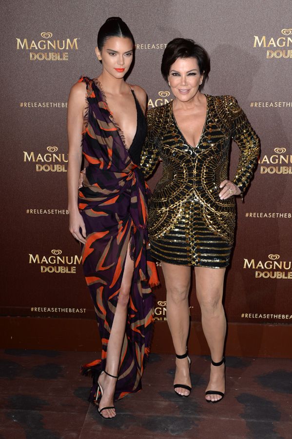 Kendall y Kris Jenner en la fiesta de Magnum en Cannes
