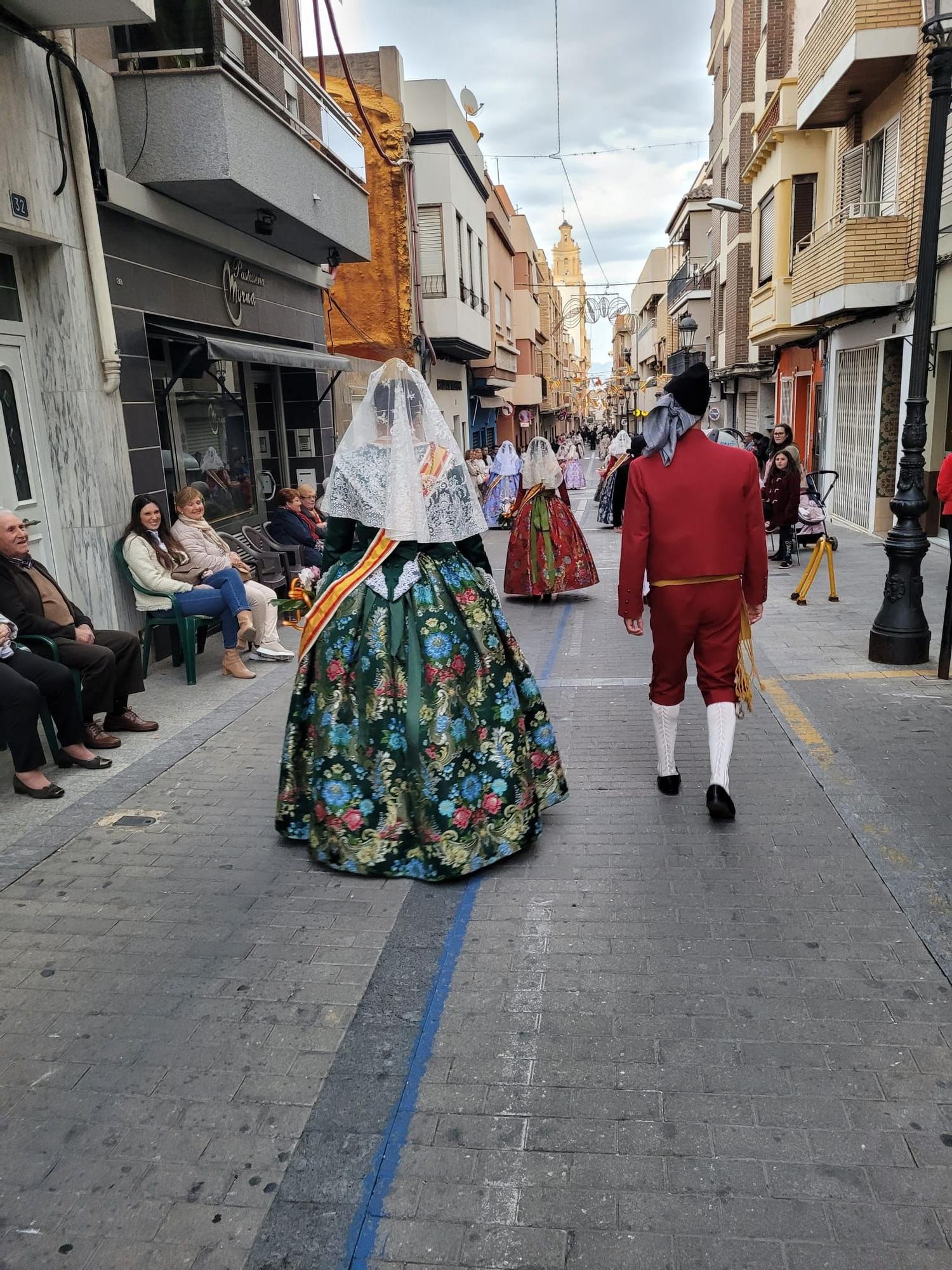 Las seis comisiones de Riba-roja de Túria celebran la Ofrenda a la Mare de Déu dels Desamparats