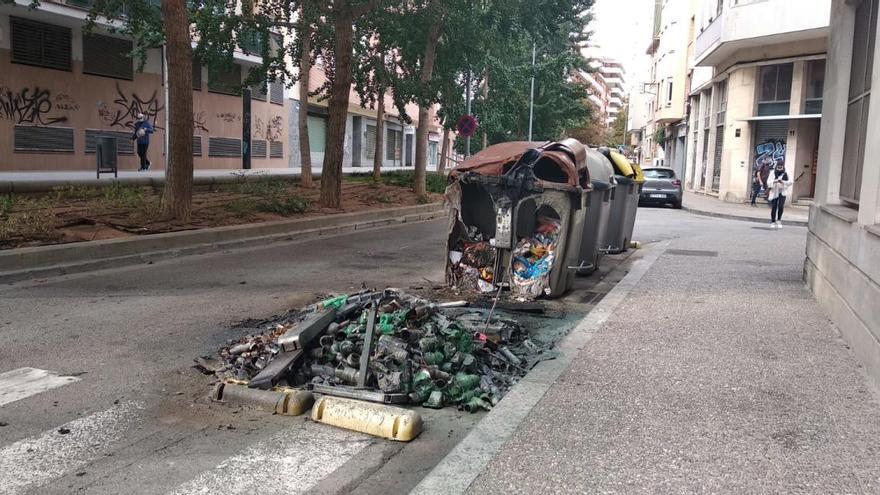 Contenidors cremats al carrer Bernat Boades de Girona