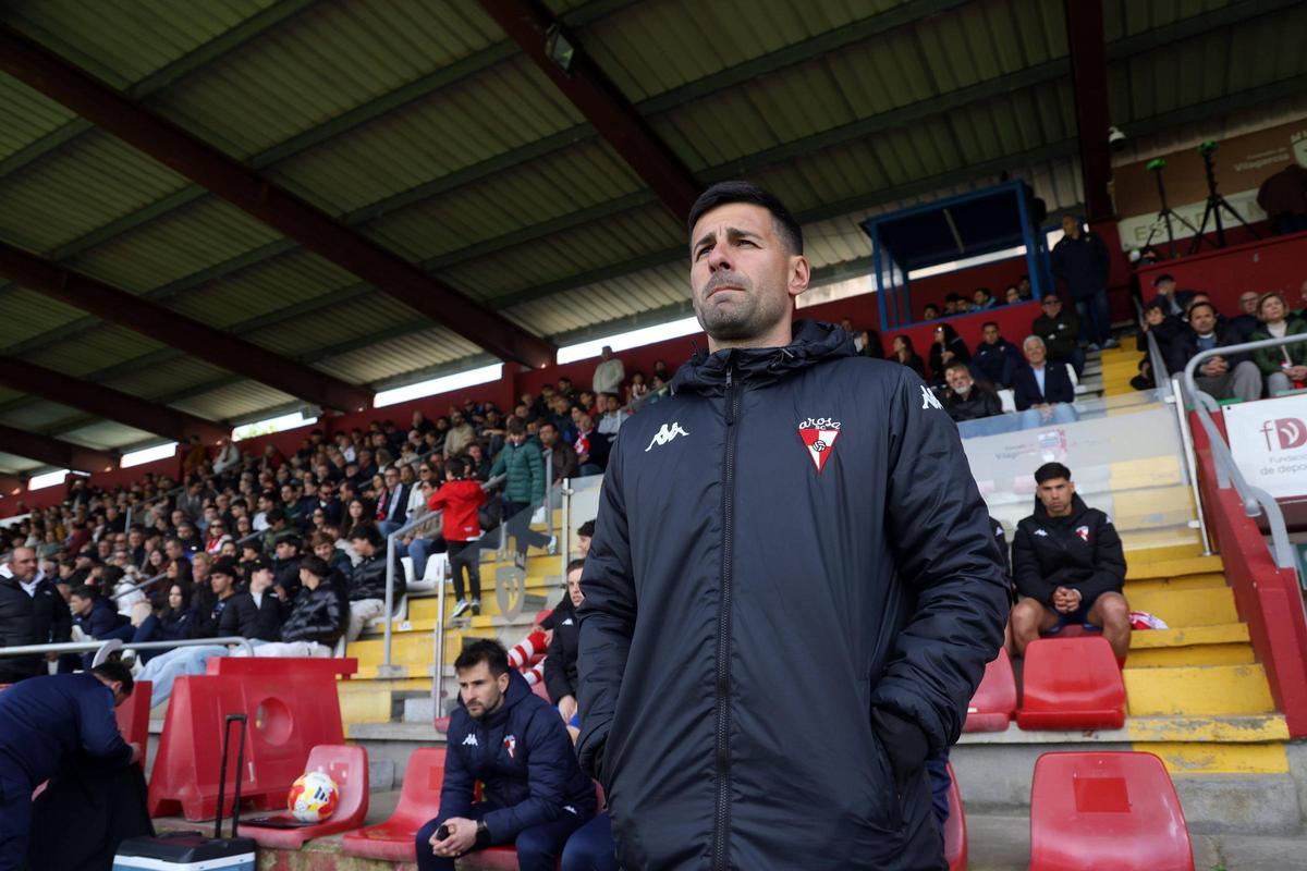 Las imágenes del duelo trascendental entre el Arosa y el Compostela Las imágenes del duelo trascendental entre el Arosa y el Compostela