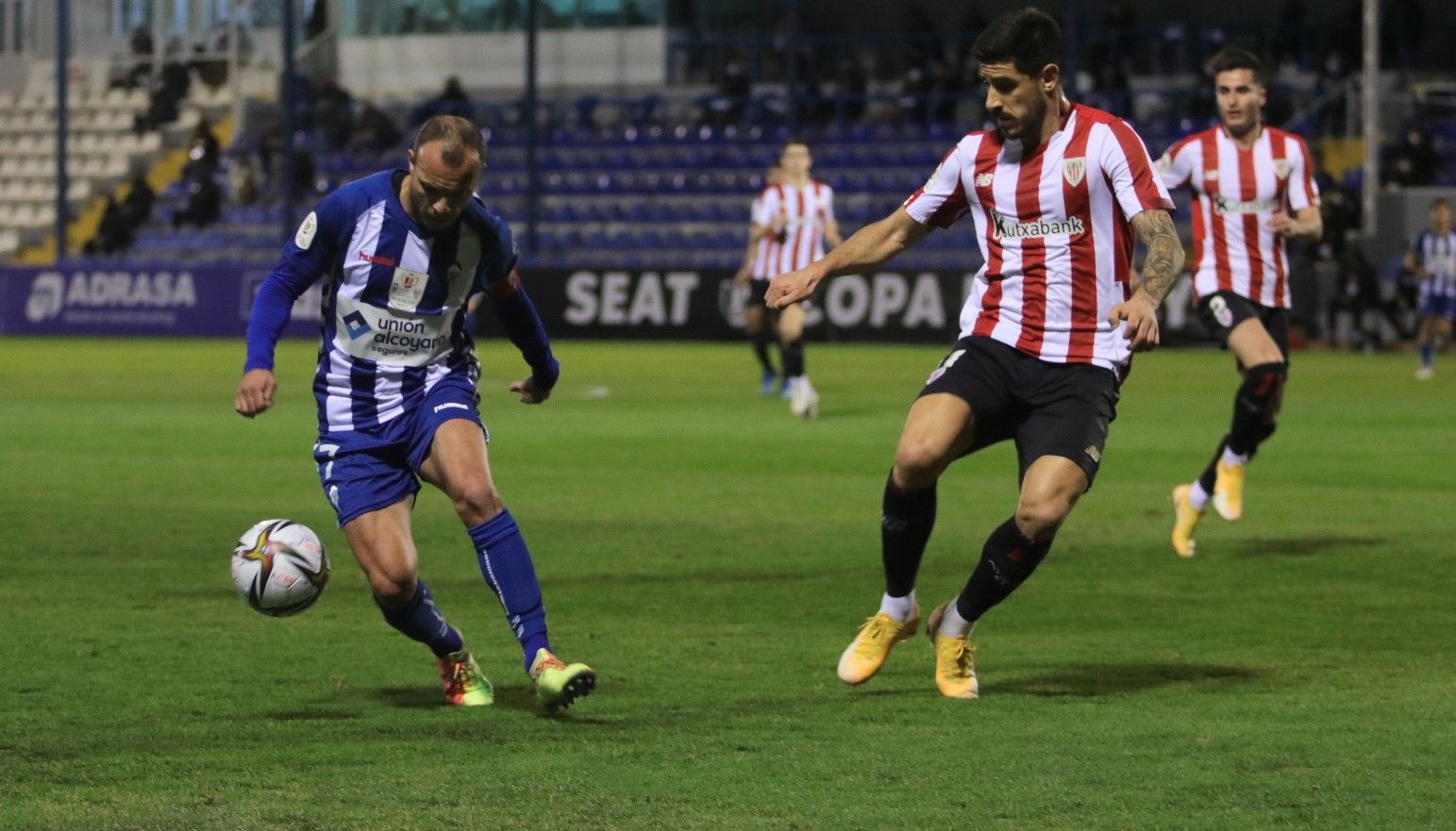 El supercampeón sufre en Alcoy (Alcoyano 1 - Athletic 2)