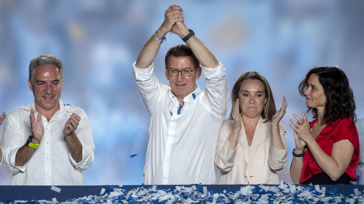 Alberto Núñez Feijóo feiert Sonntagnacht (23.7) seinen Wahlsieg.