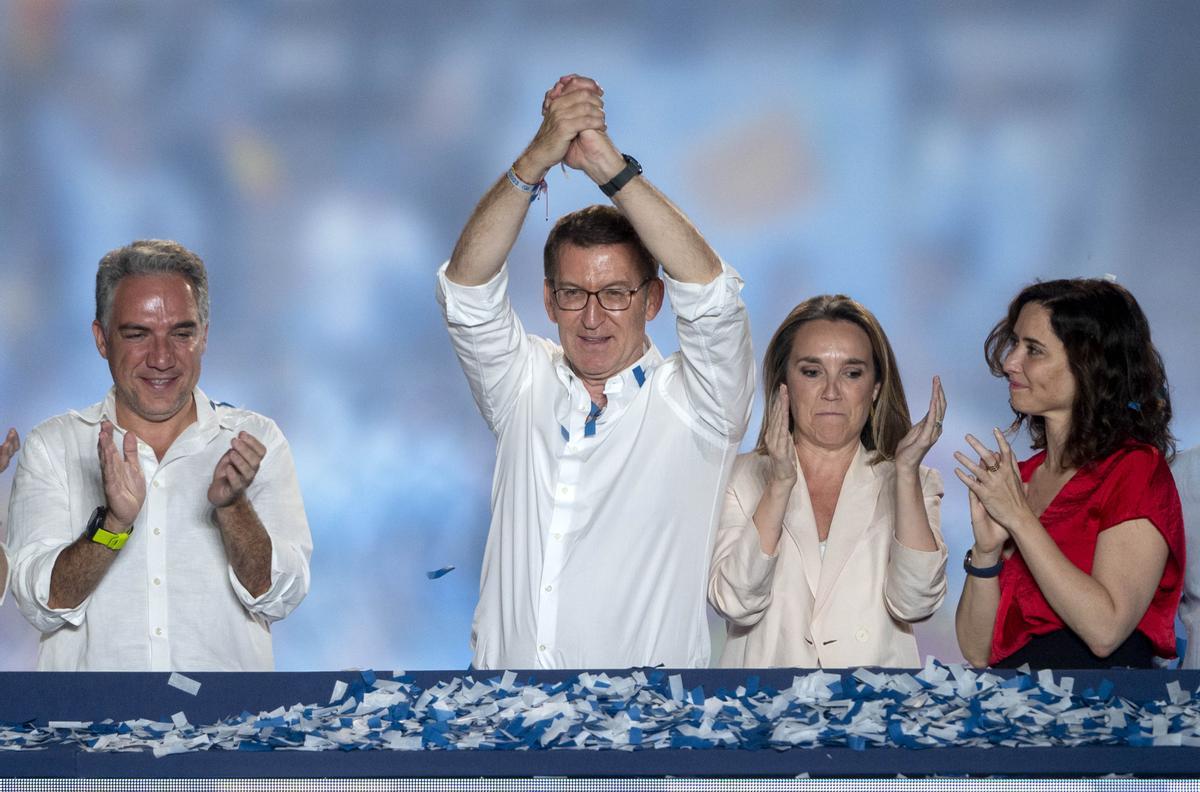 Alberto Núñez Feijóo feiert Sonntagnacht (23.7) seinen Wahlsieg.
