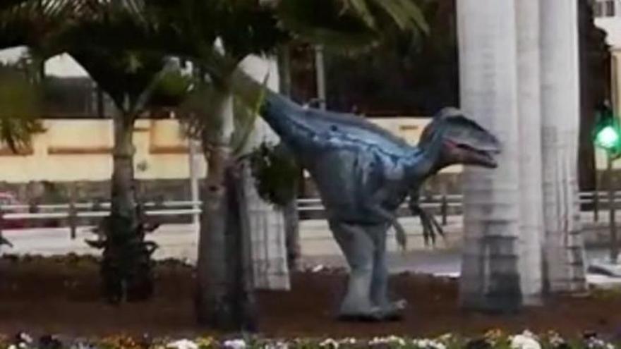 Carnaval 2019 | Un velociraptor anda suelto en el Carnaval de Santa Cruz de Tenerife