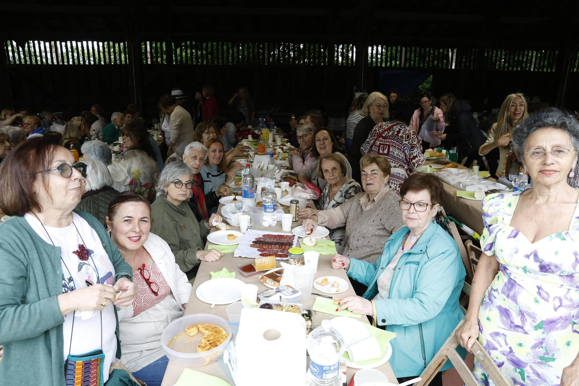 Así fue la fiesta "Femenino y Plural" en Gijón con 600 mujeres en el Muséu del Pueblu d'Asturies (en imágenes)