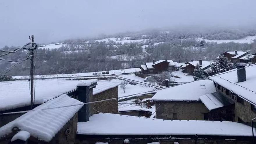 Declaracions de la regidora d'Educació de l'Ajuntament de Puigerdà, Núria Muñoz, i Joan Manel Serra, alcalde de Puigcerd