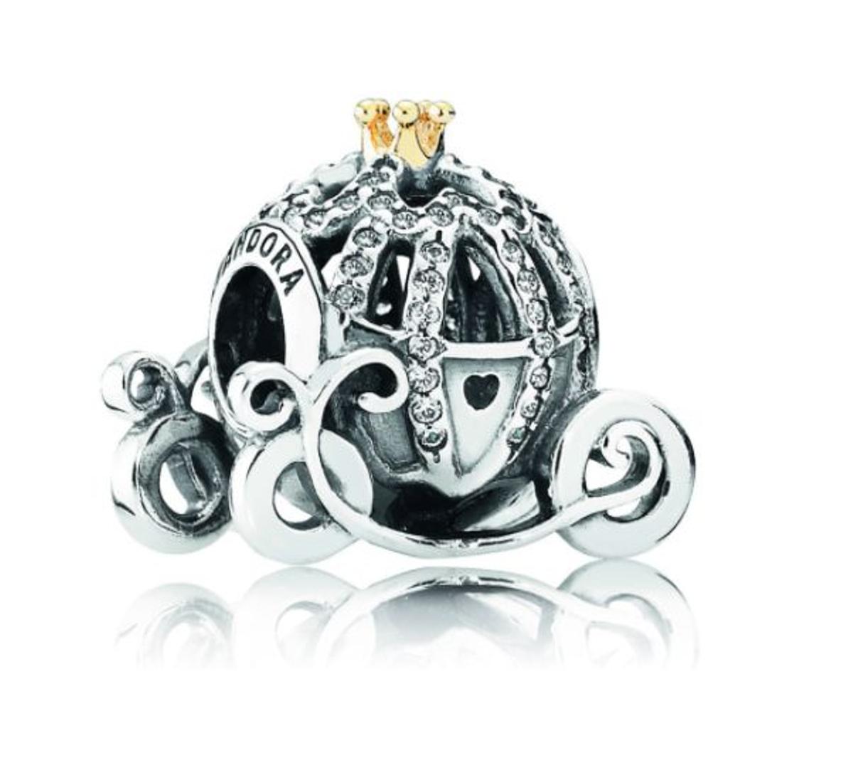 Charm en plata de ley y oro Carroza de Cenicienta (Precio: 89 euros)